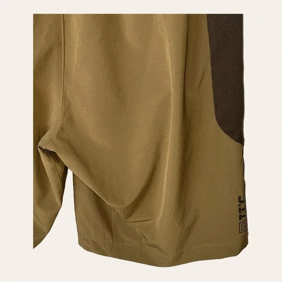0445W. 5.11 TACTICAL MEN’S SHORTS EMBROIDERED LOGO ON BOTTOM OF SHORTS SIZE SM - Picture 13 of 13